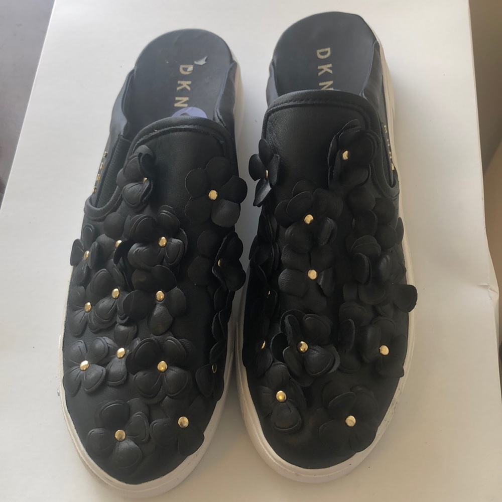 DKNY Black flower design mules